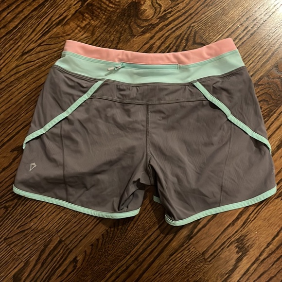 Ivivva gray speedy shorts - Picture 2 of 4